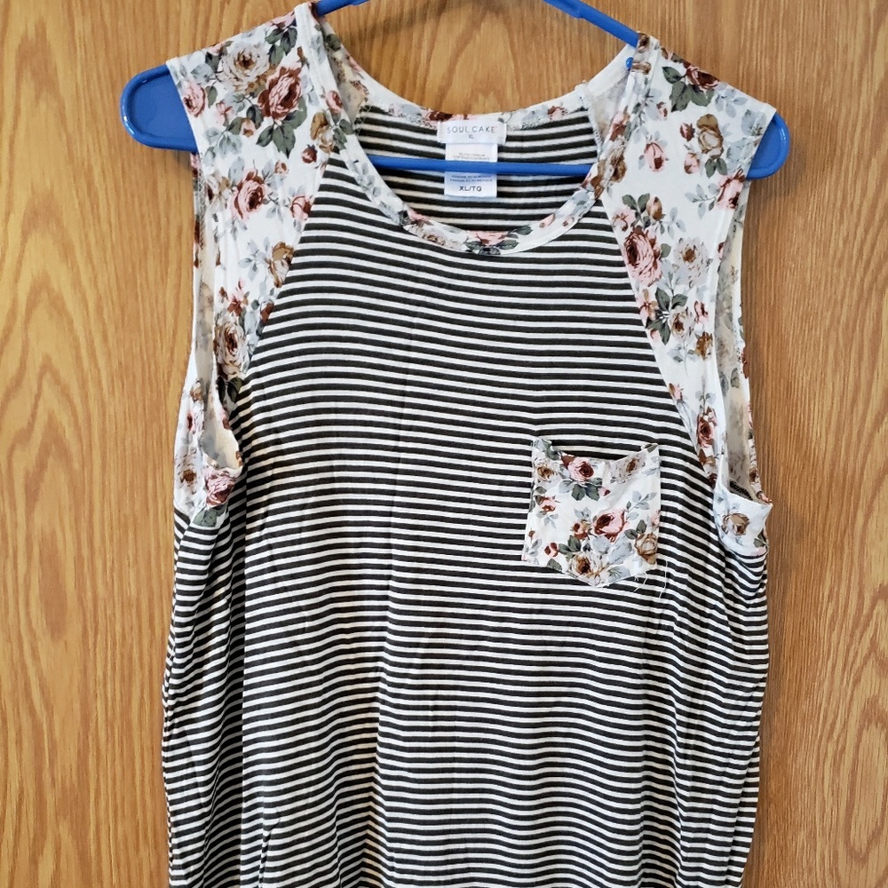 Sleeveless tee